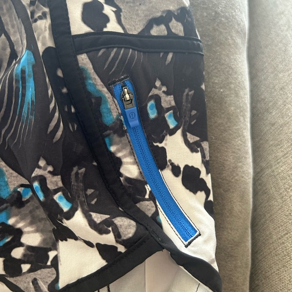 Lululemon shorts - Picture 4 of 4